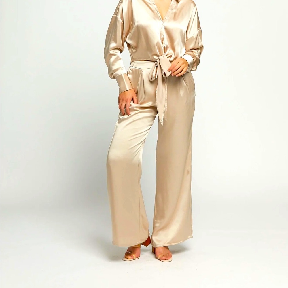NWT! Silk wide leg bottom